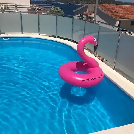 Linda Seaview&pool Apartment *