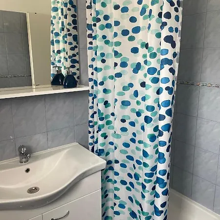 Linda Seaview&pool Apartment